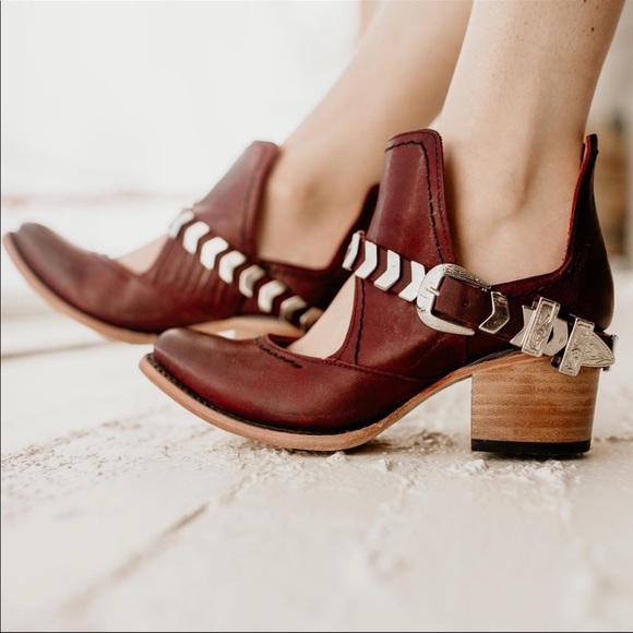 FREEBIRD Blade Burgundy Ankle Bootie - Picture 3 of 9